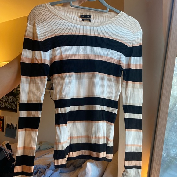 Long Sleeve Patterned Top - Picture 1 of 4